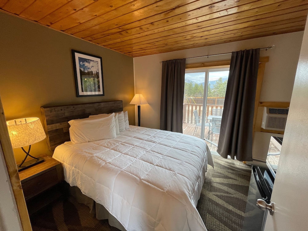 Estes Mountain Inn 24/70
