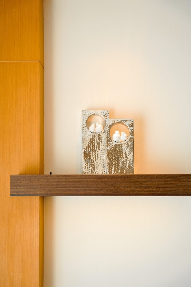 Intimate Hotel 38/62