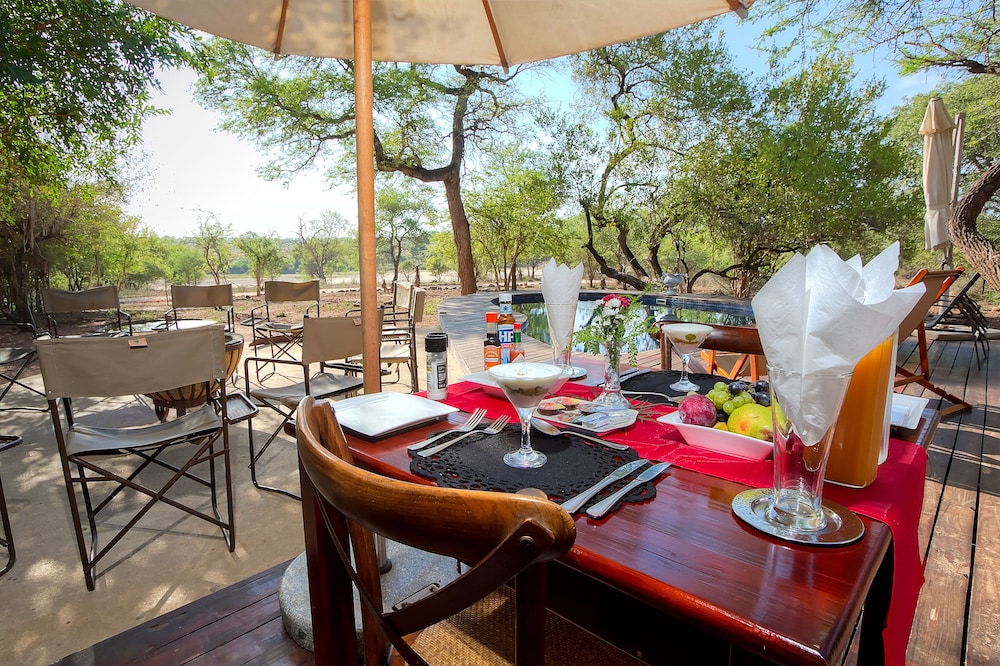 Mvuradona Safari Lodge 24/50