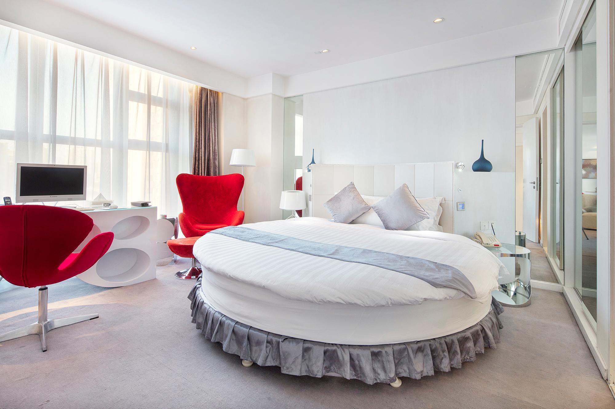 Deluxe, Suite