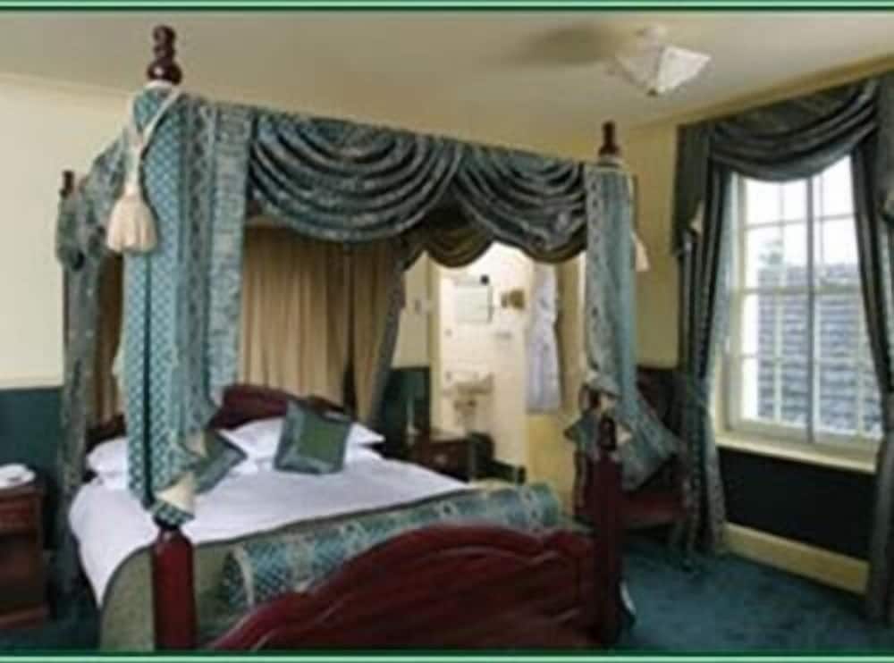 La Fleur de Lys - Restaurant with rooms 7/26