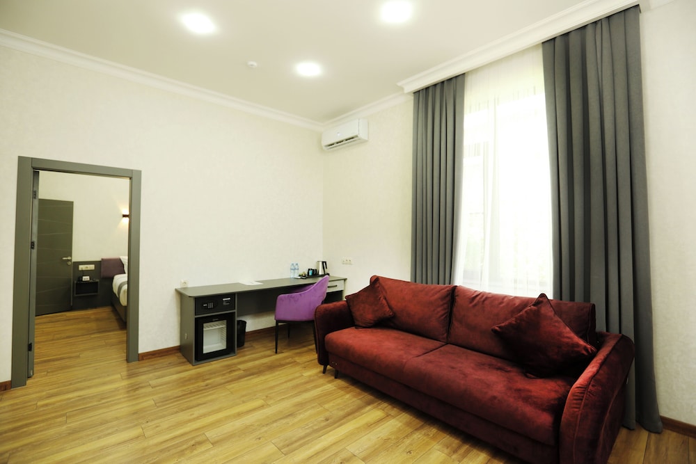 Parklane Hotel 23/44
