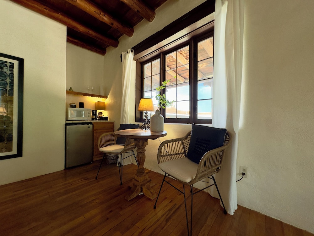Old Taos Guesthouse Bed and Breakfast 54/69