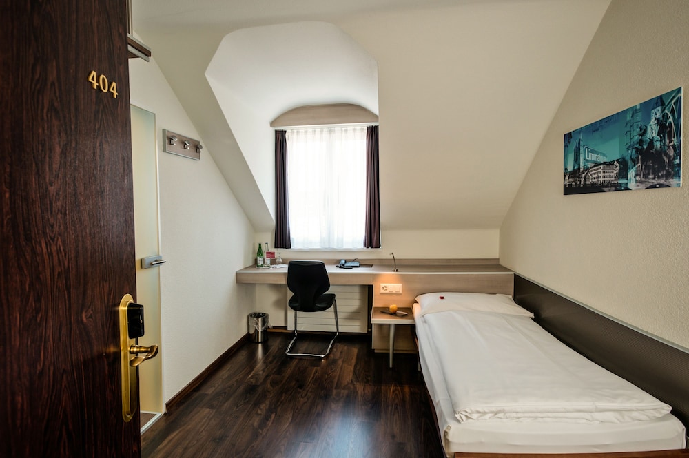 ROOM, SINGLE