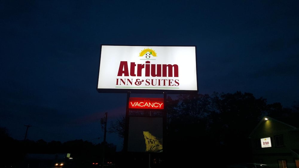 Atrium Inn 2/42