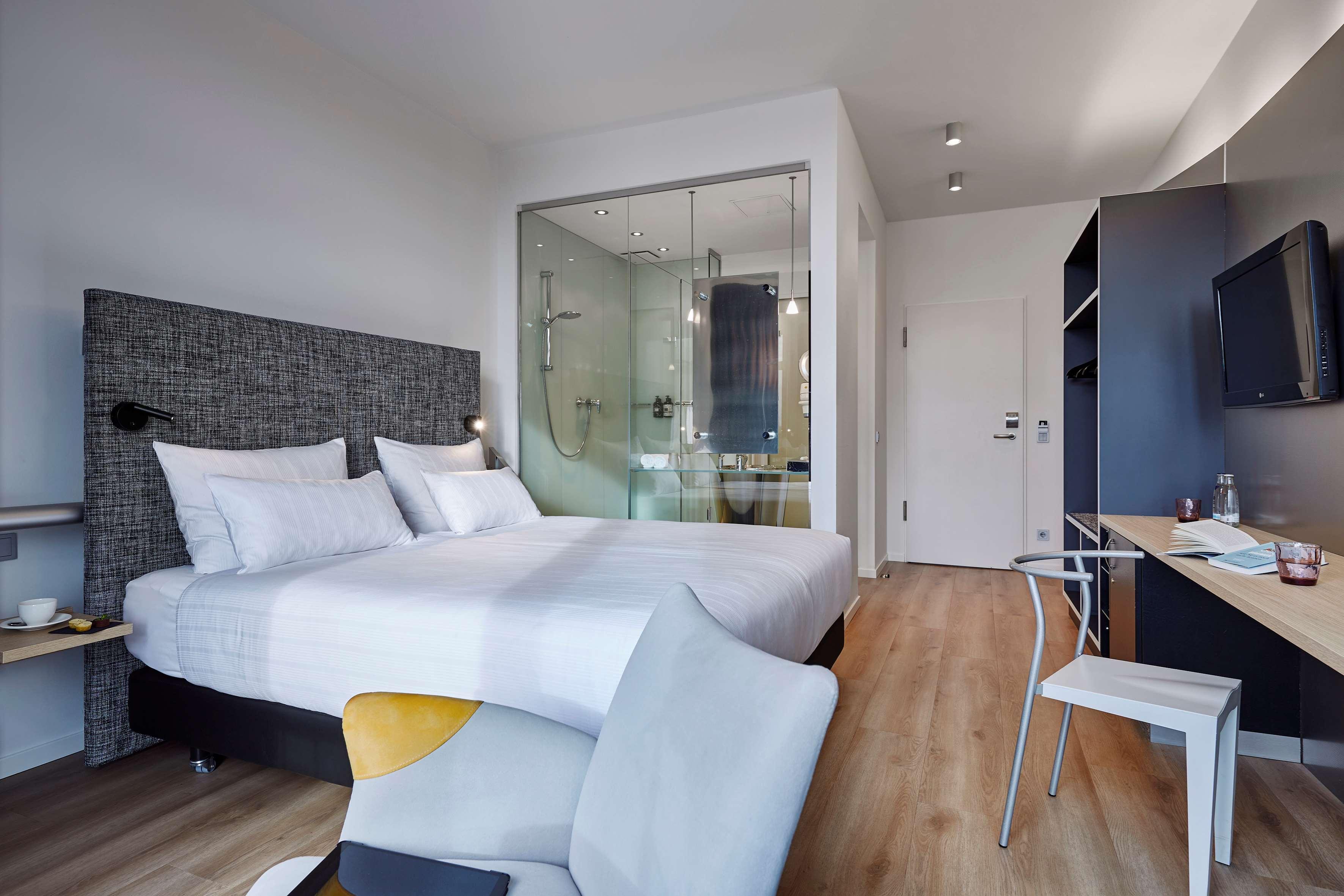 Room, Double Bed, River View, Innside By Melia Bremen 9/10