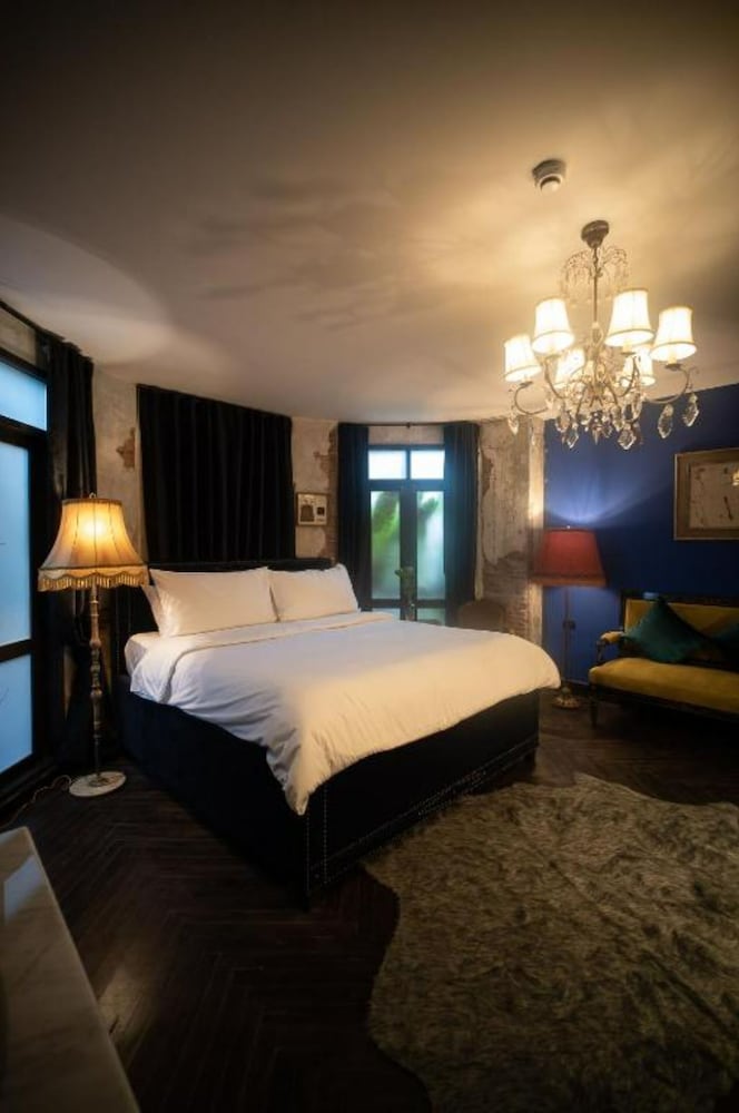 JUNIOR SUITE, KING BED