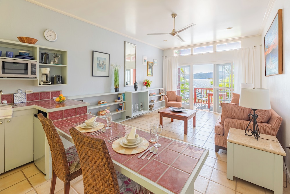 Fort Recovery Beachfront Villa & Suites Hotel 37/49
