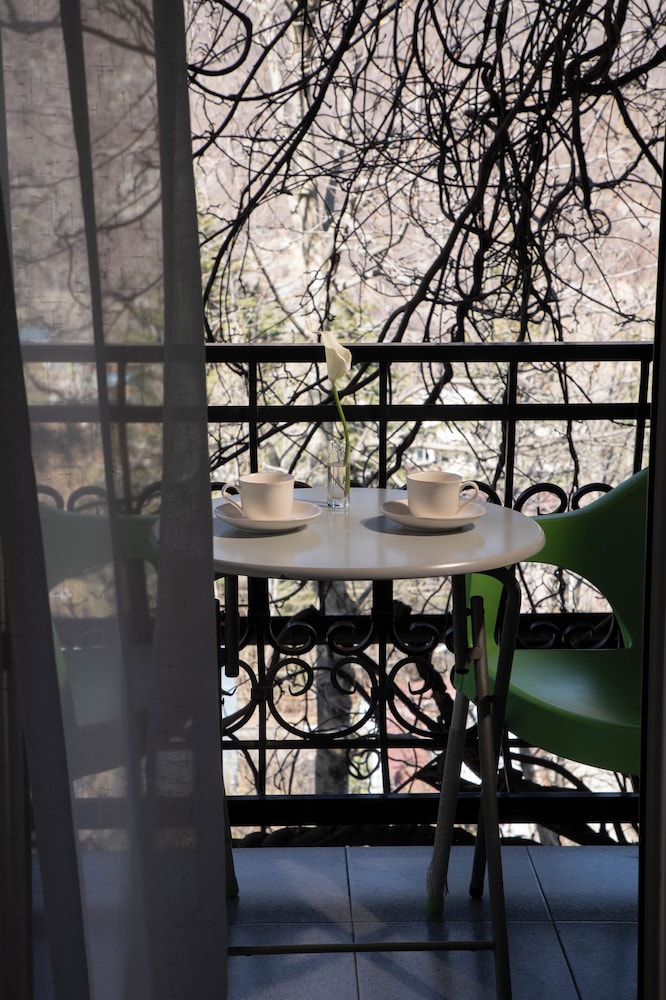 Casanova Inn 27/48