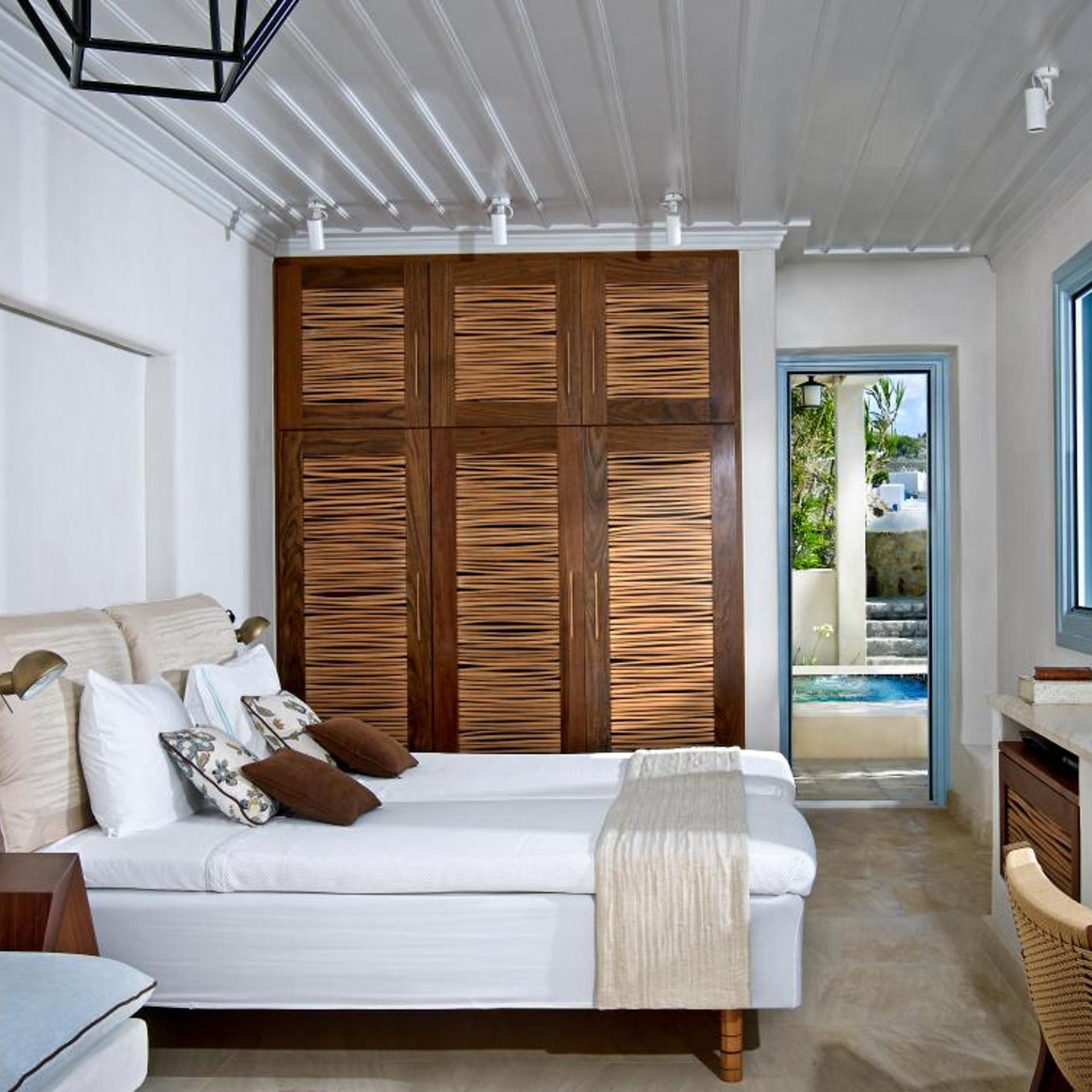 Suite, Water Front, Jetted Tub
