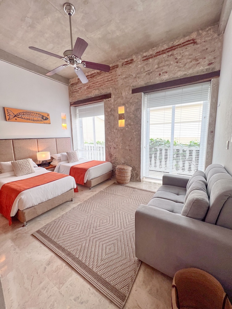 CASA CLAVER LOFT BOUTIQUE HOTEL 33/68