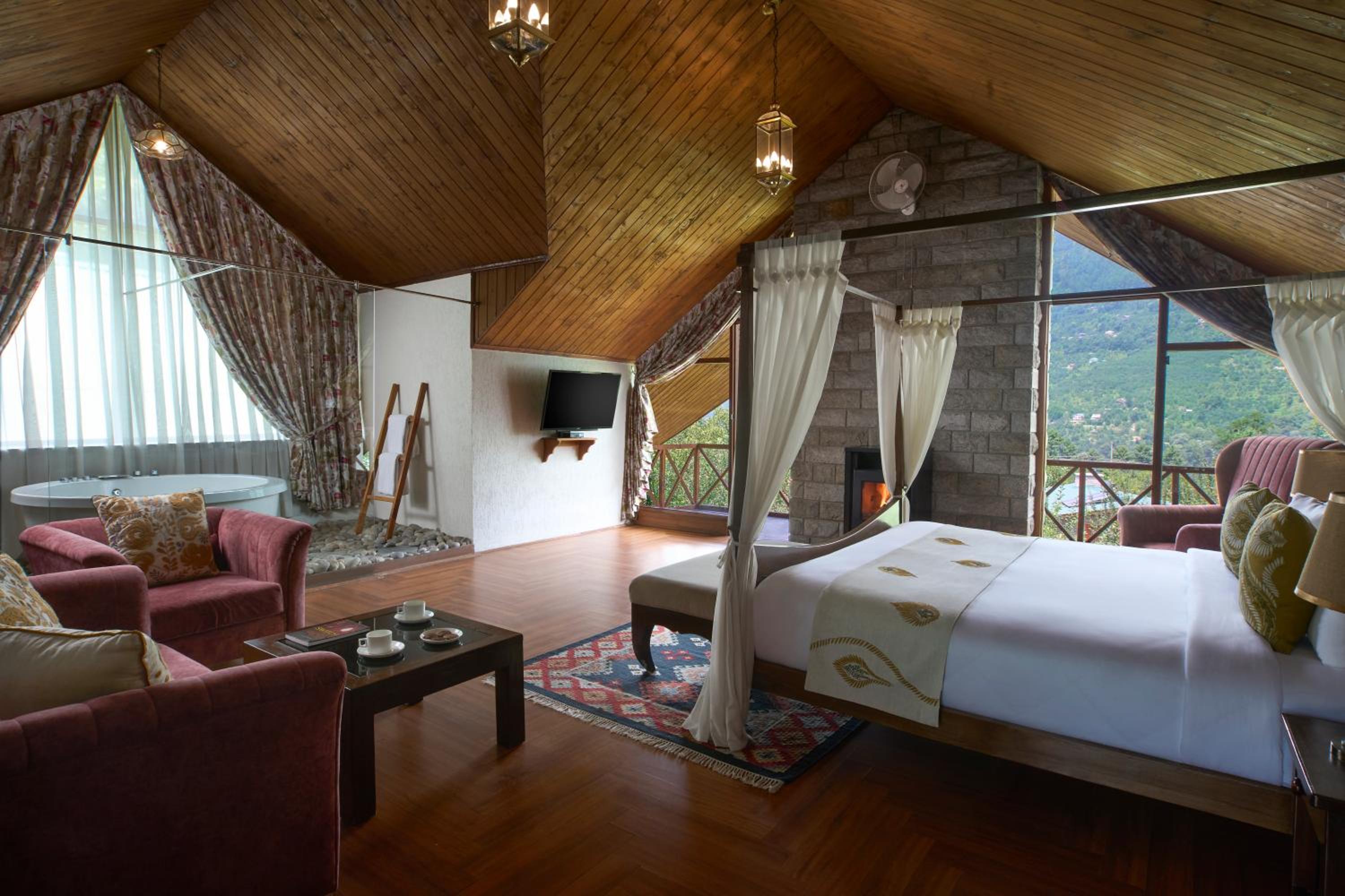 LUXURY, SUITE, MOUNTAIN VIEW
