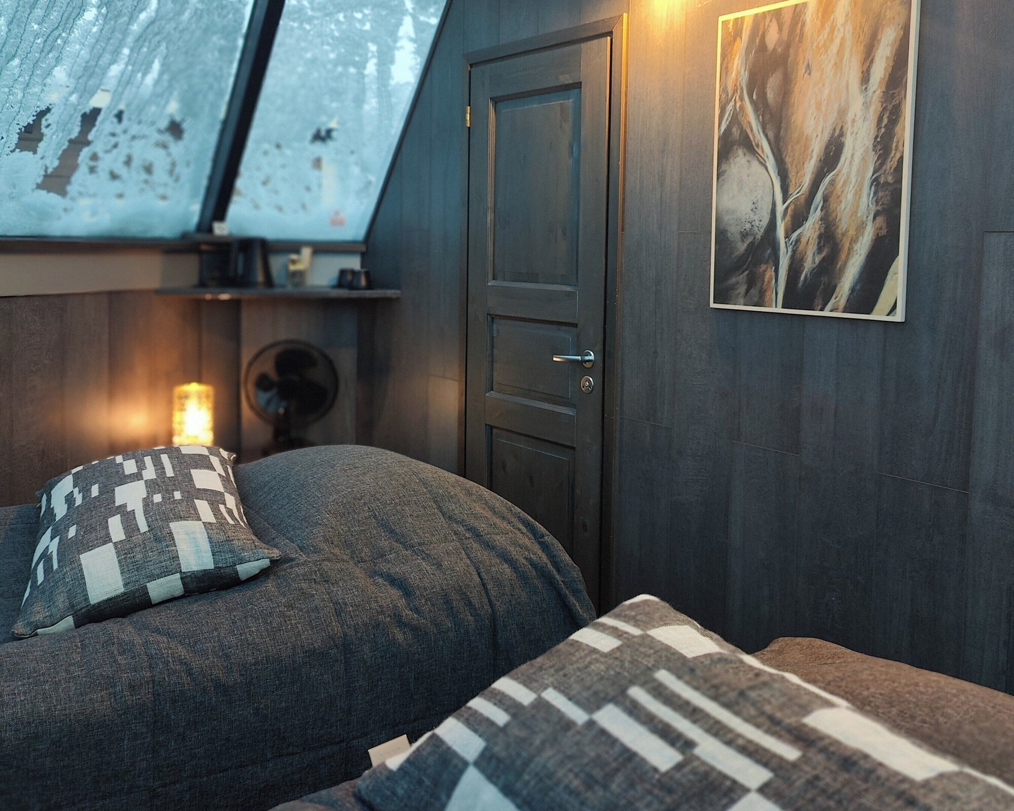 Glass Igloo, Twin Beds