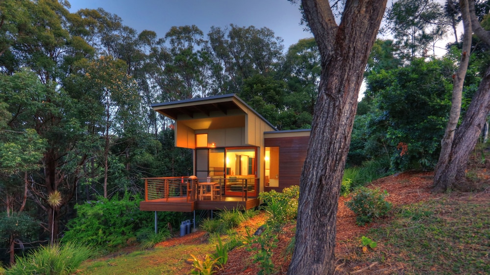 Montville Oceanview Cottages 4/25