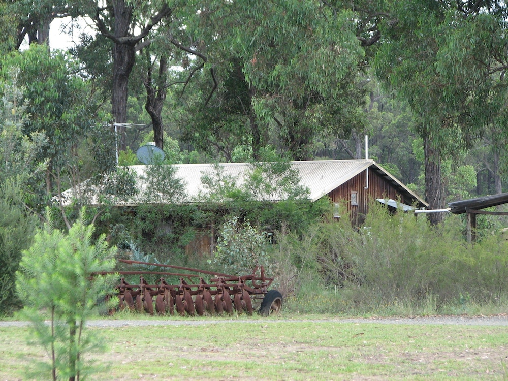 LOVEDALE COTTAGES 39/43