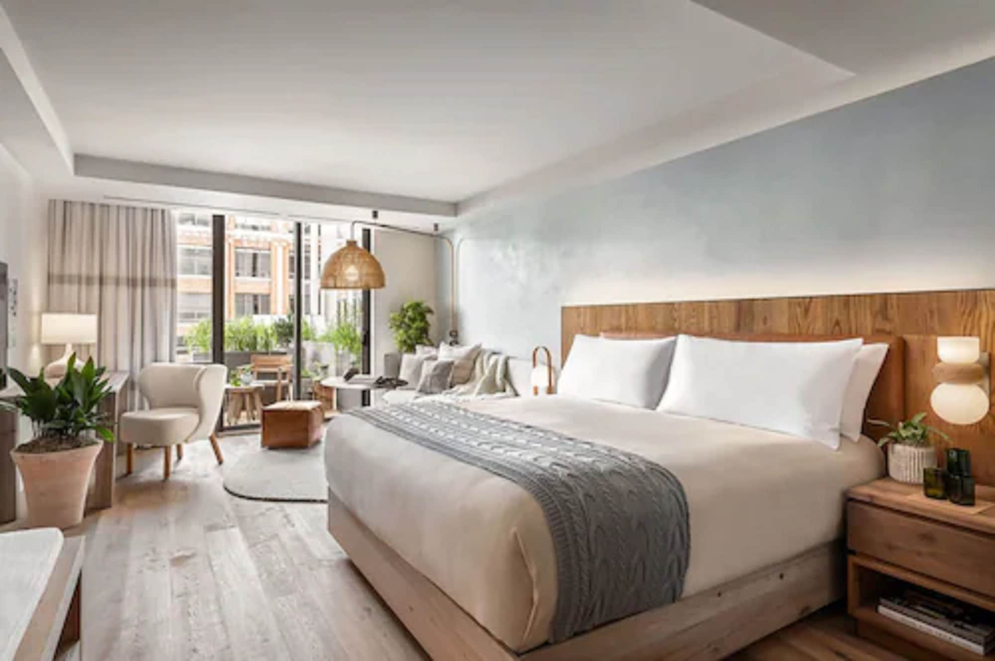 ROOM, KING BED