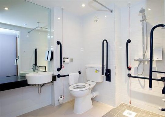 Holiday Inn Express Gatwick Crawley 50/50