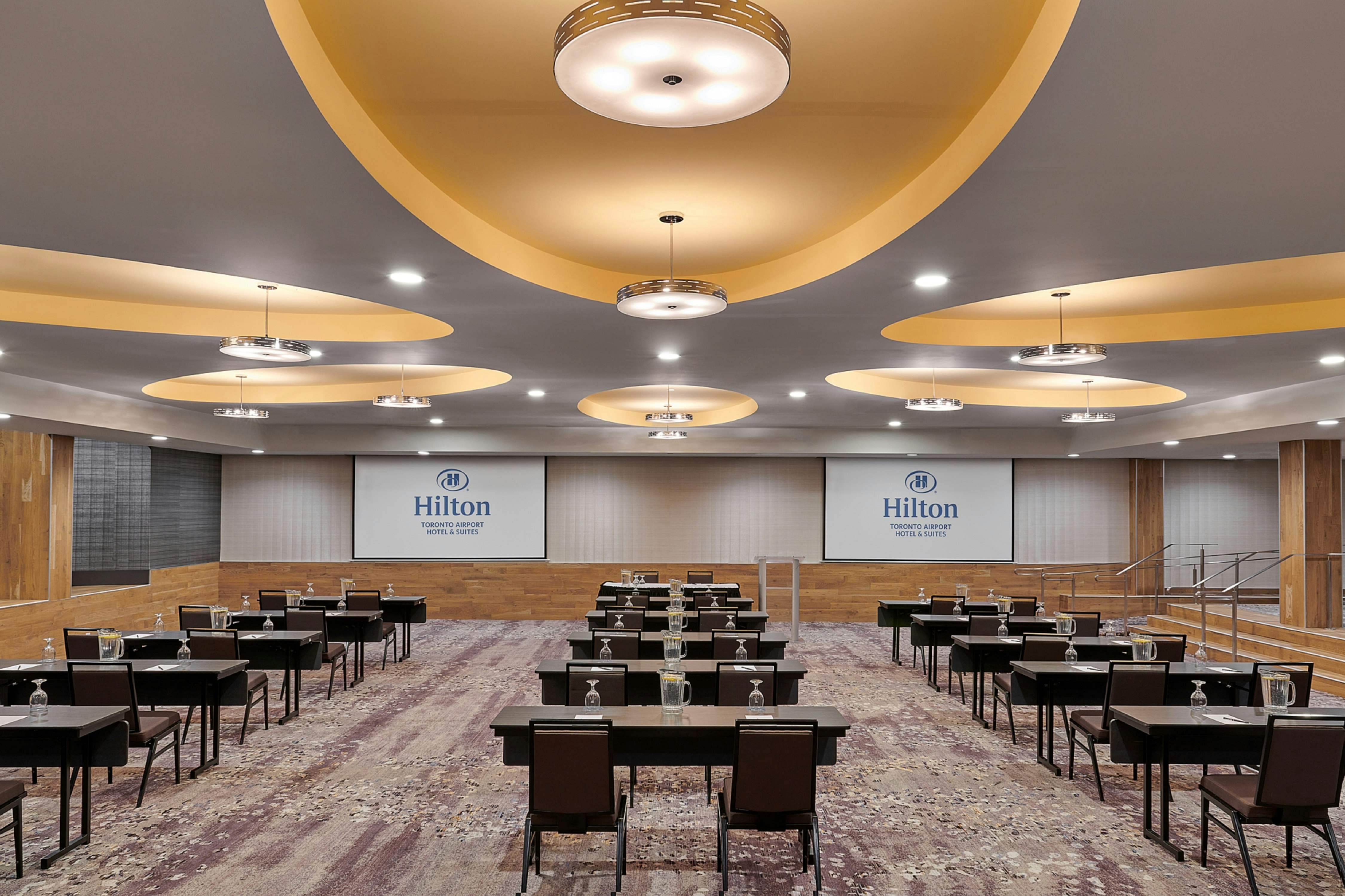 Hilton Toronto Airport Hotel & Suites 65/79