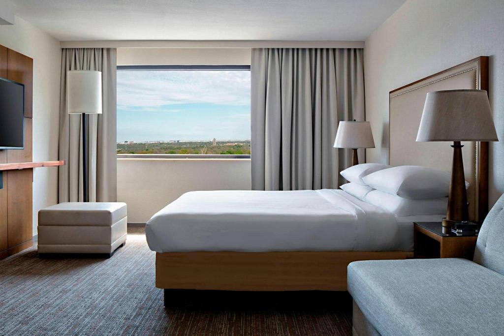 Hospitality, Suite, King Bed, Sofa, Club Lounge Access