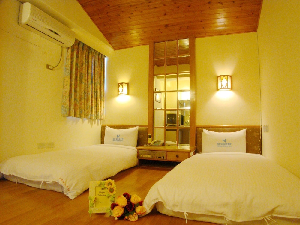 Traveler Hotel 21/37