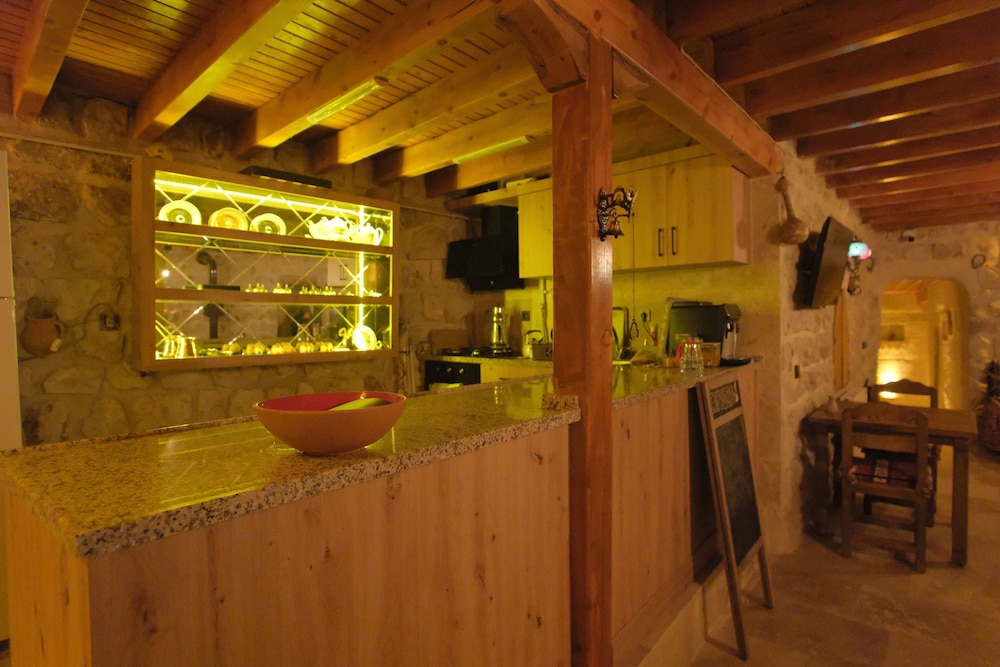 Euphoria Cave House 38/50