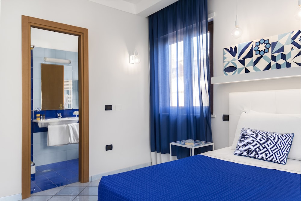 Room, Twin Beds, Leone 6/8
