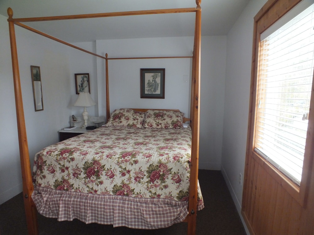 Scarborough Inn 12/65