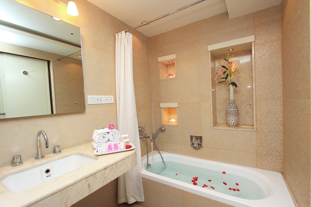 COMFORT INN VIJAY RESIDENCY 41/42