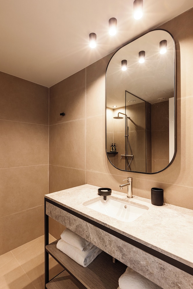 Lithos Hotel 41/46