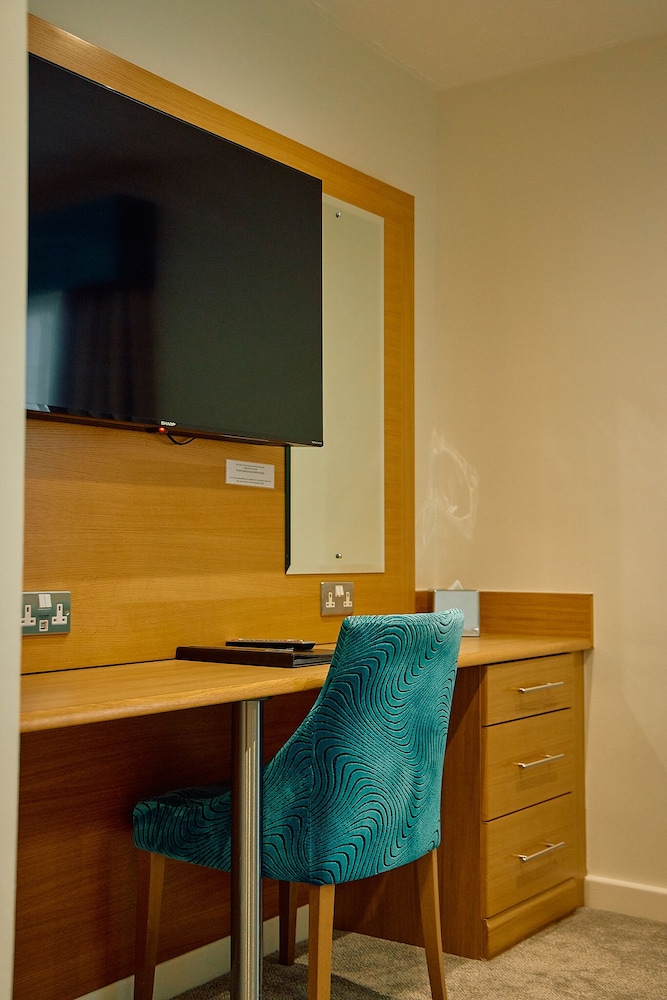 Briar Court Hotel 6/70
