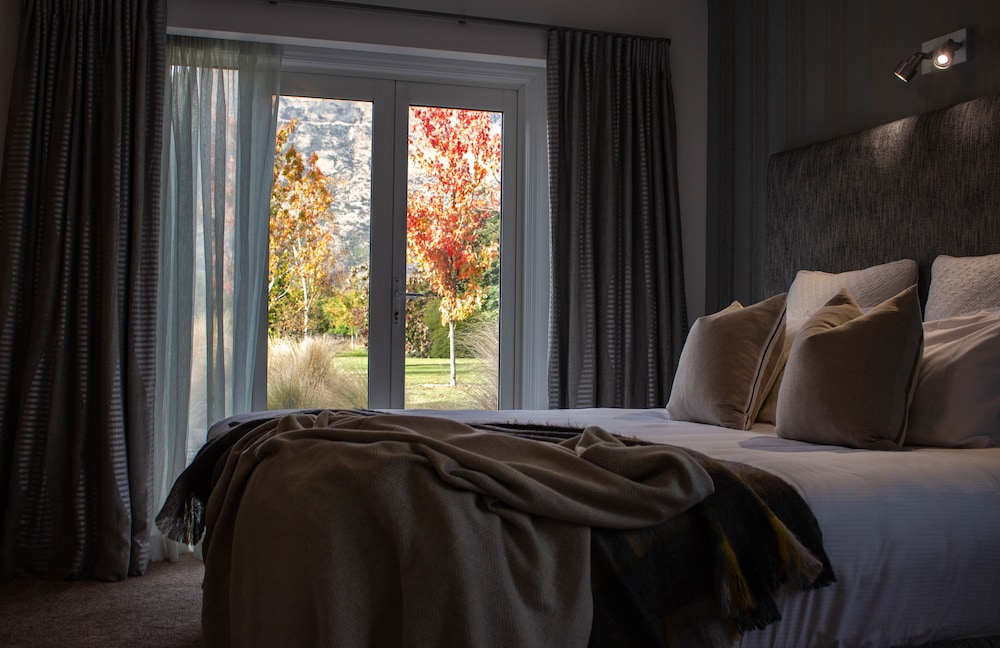 QUEENSTOWN COUNTRY LODGE 26/54