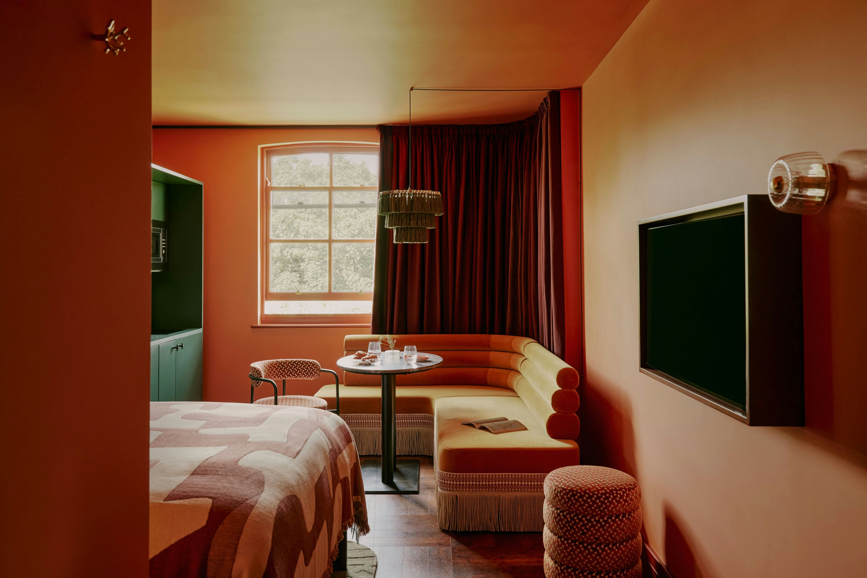 Ember Locke, Kensington 10/50