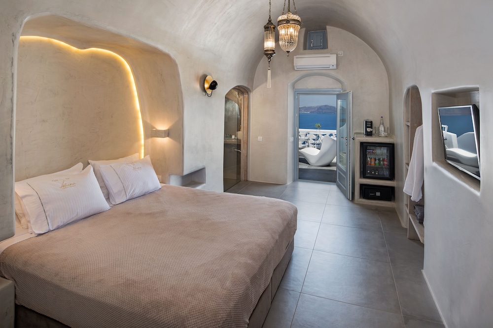 CAVE, PETITE, SUITE, PLUNGE POOL