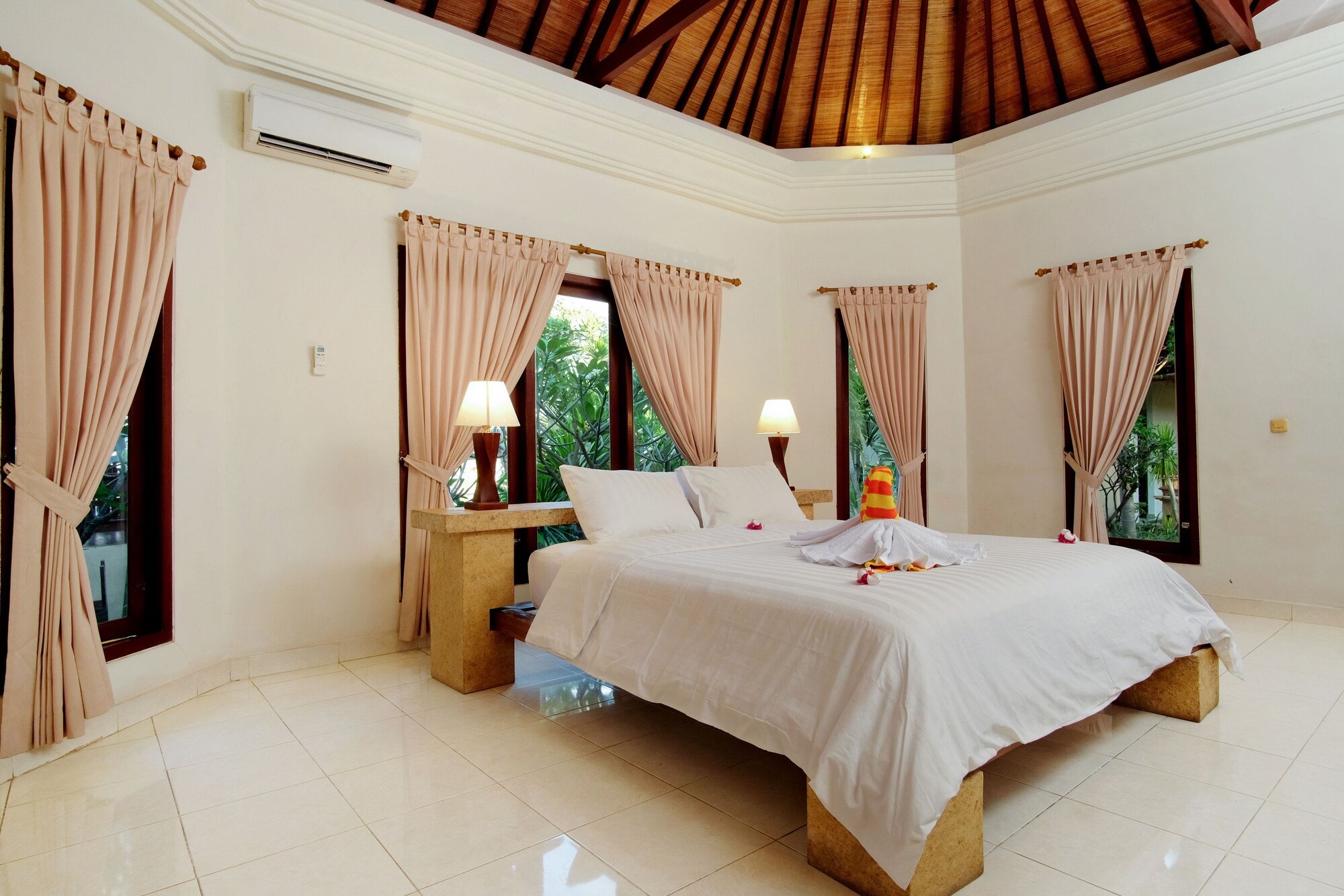 DELUXE, DOUBLE BED, GARDEN VIEW