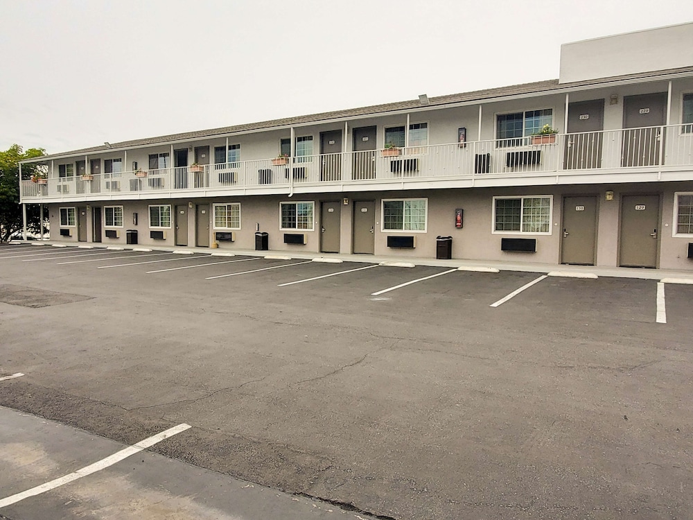 Studio6 National City, CA - Naval Base San Diego 49/56