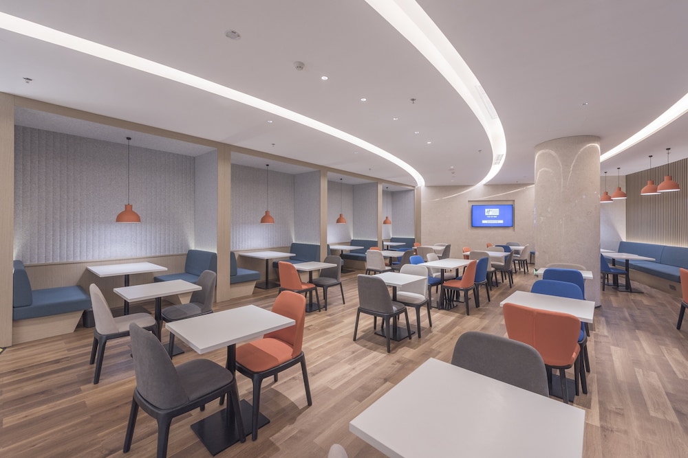 Holiday Inn Express Dengfeng Songshan, an IHG Hotel 24/32