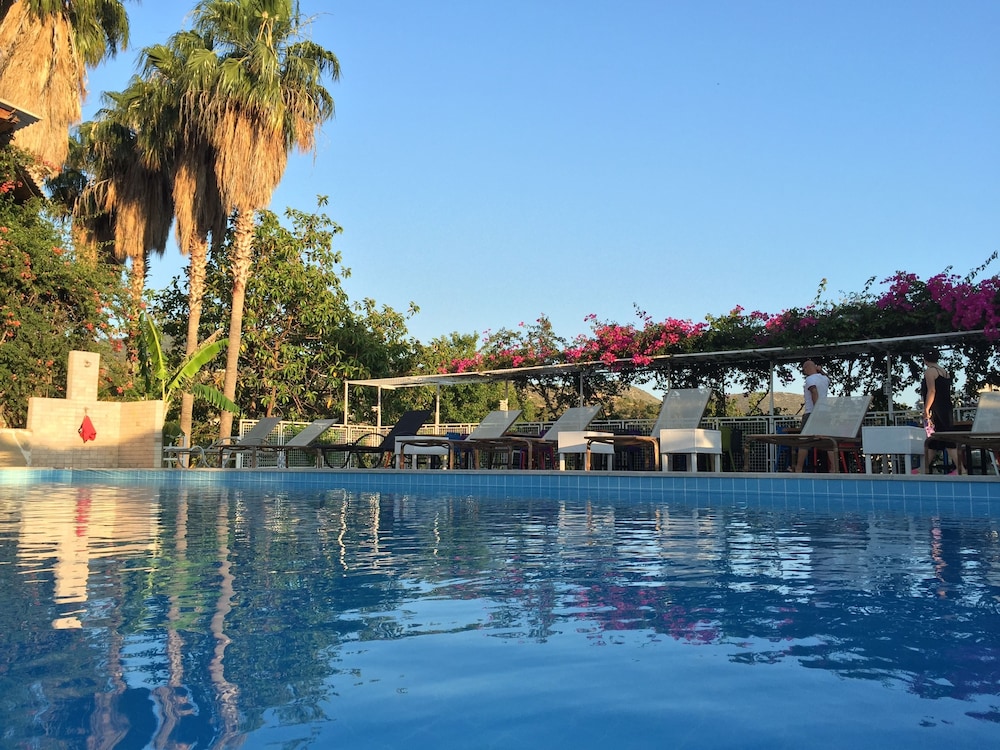 Pataros Hotel 35/49