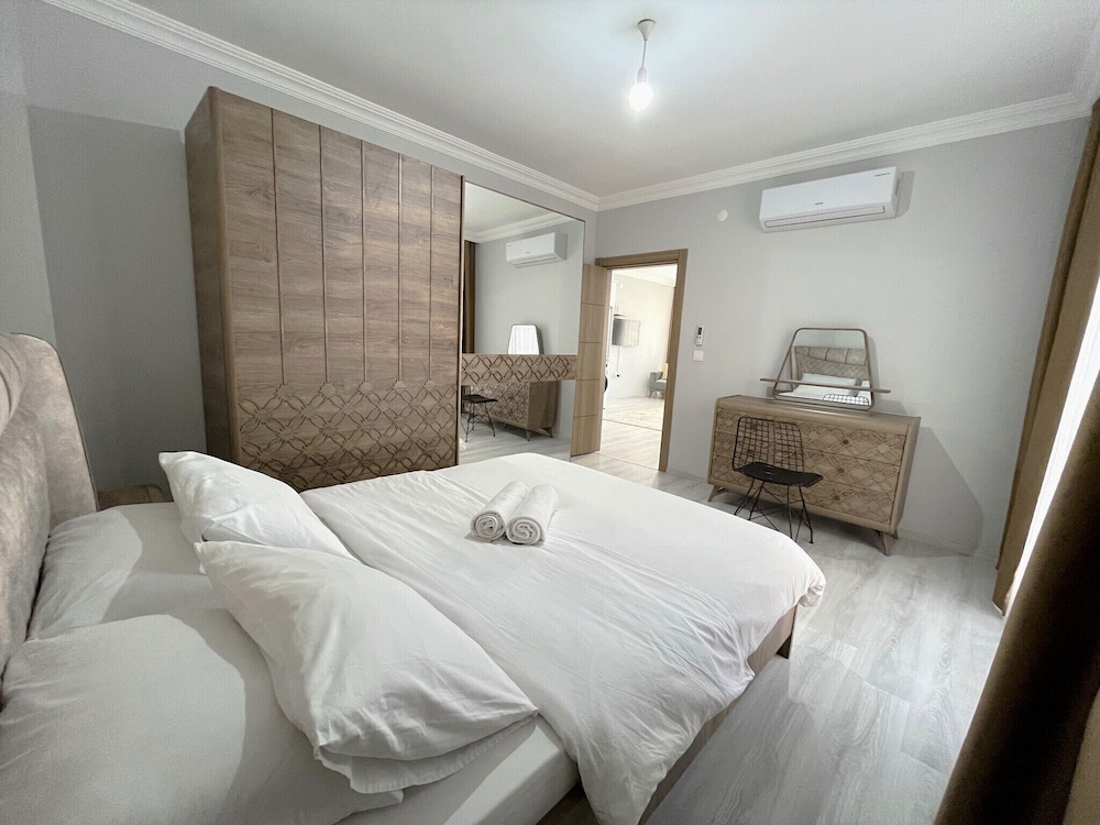 LUXURY, APARTMENT