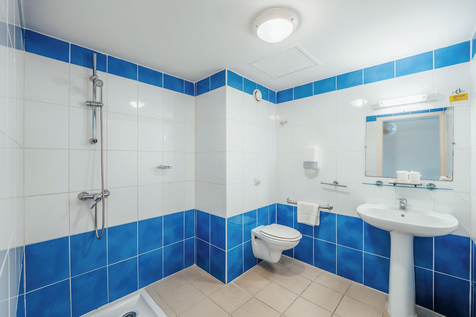 غرفة أساسية رباعية بغرفة نوم واحدة، Centre International de Sejour Hostel 6/6