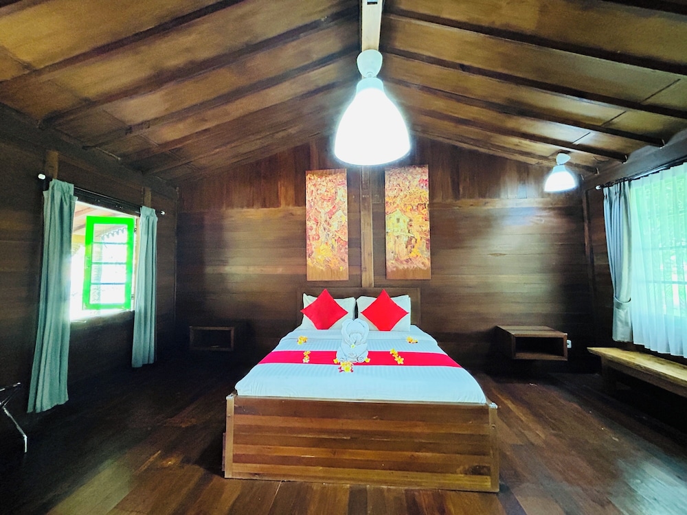 Avery Coconut Island Hotel and Beach Resort 20/47