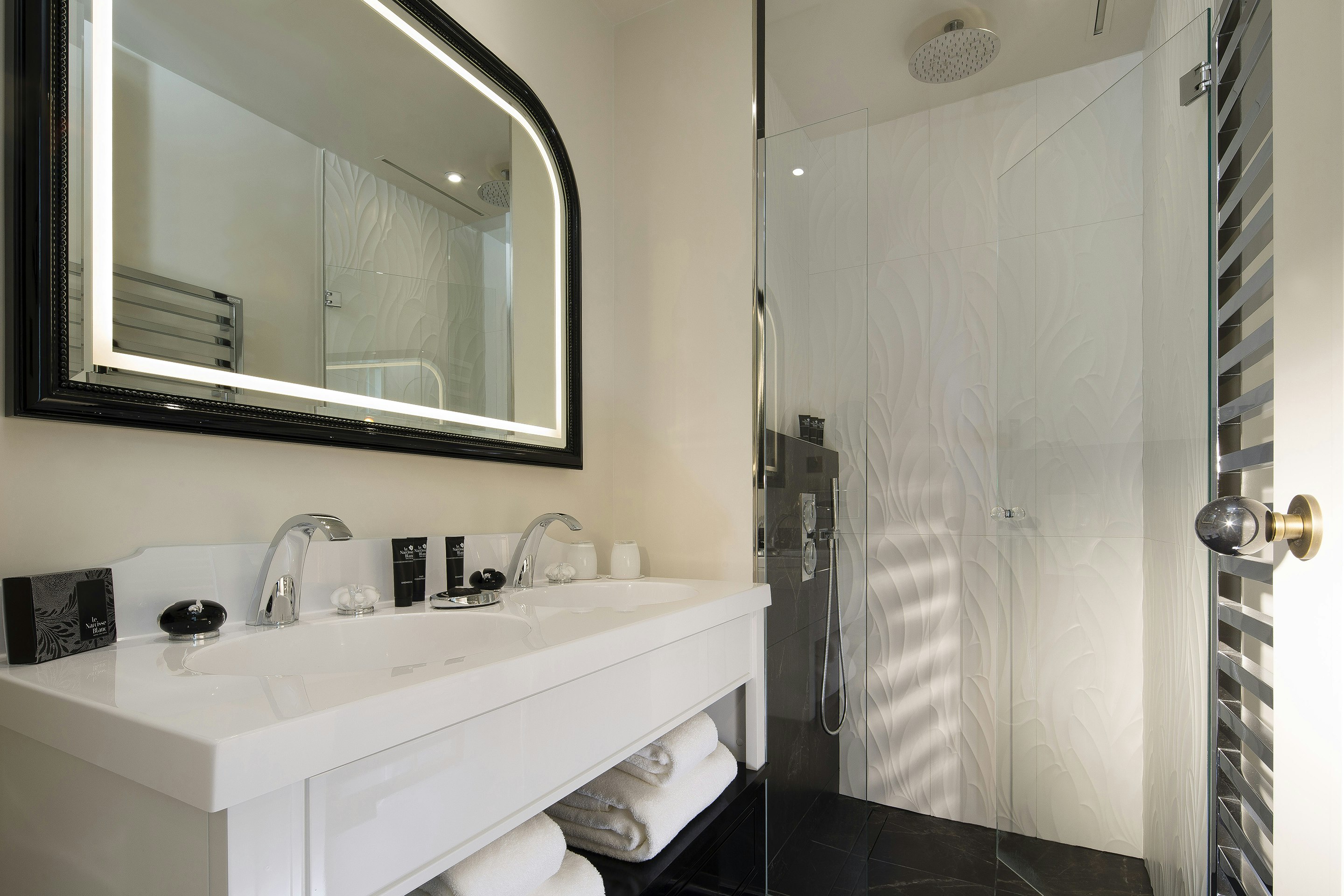 Hotel Le Narcisse Blanc Spa 81/85