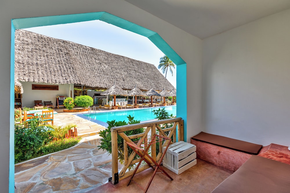 AHG Sun Bay Mlilile Beach Hotel 53/75