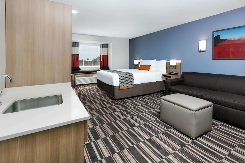Hotel Monahans 12/23