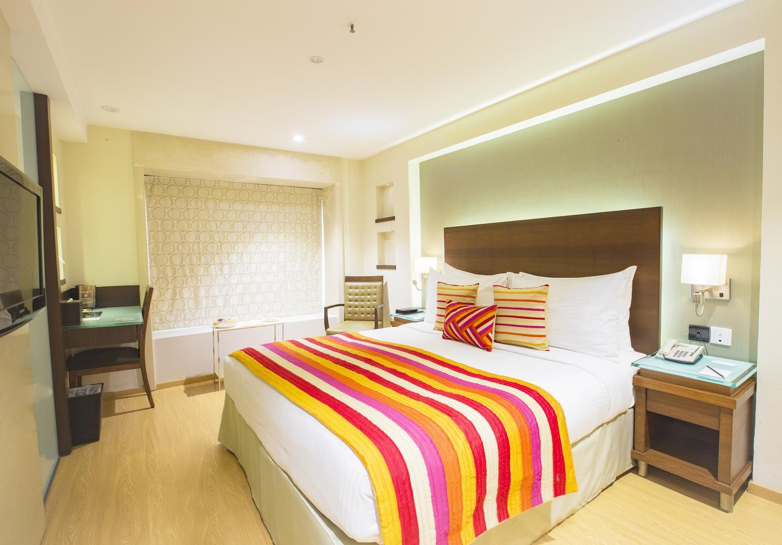 EXECUTIVE ROOM