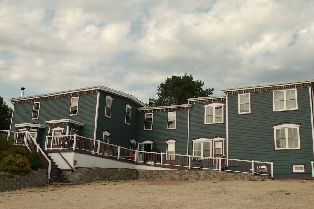 Surfside Inn 3/50