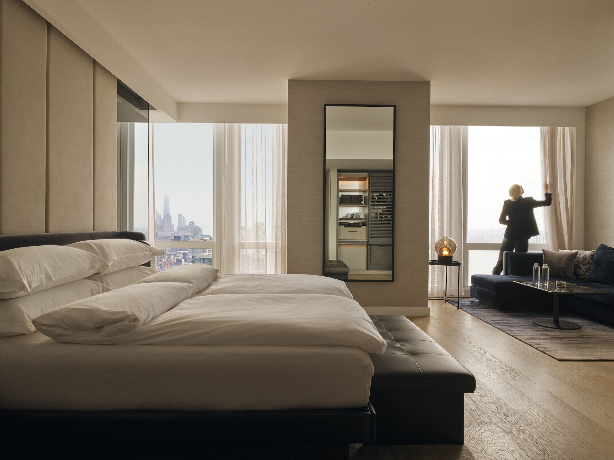 GUEST ROOM, PREMIER, KING BED, SKYLINE VIEW, ACCESSIBLE