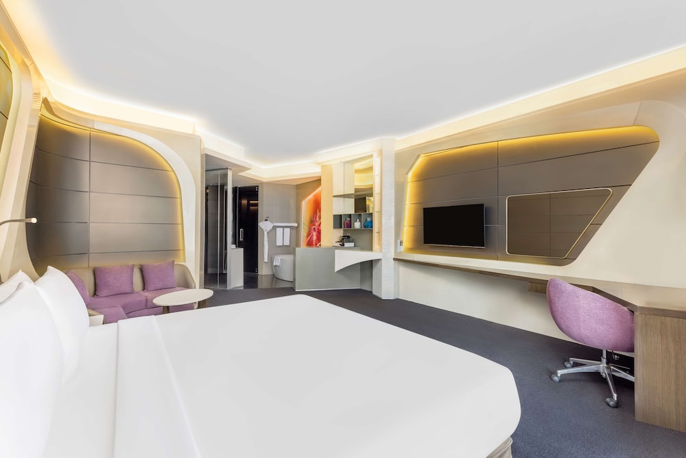 VERY DELUXE, KING BED