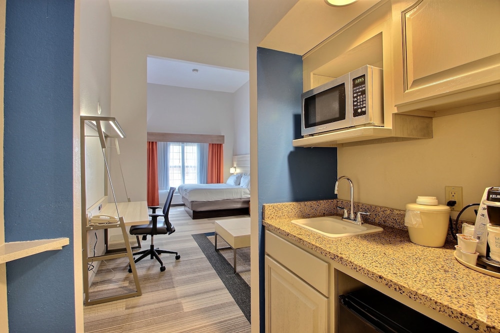 Holiday Inn Express Hotel And Suites Milwaukee Airport 55/74