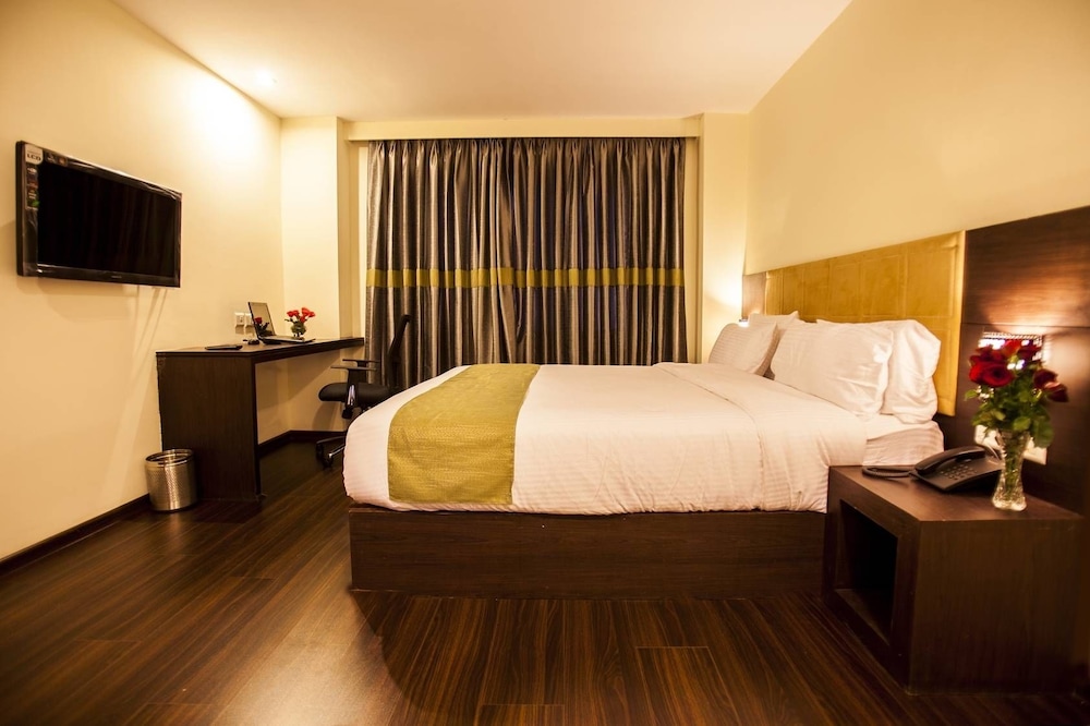 J HOTEL 10/40
