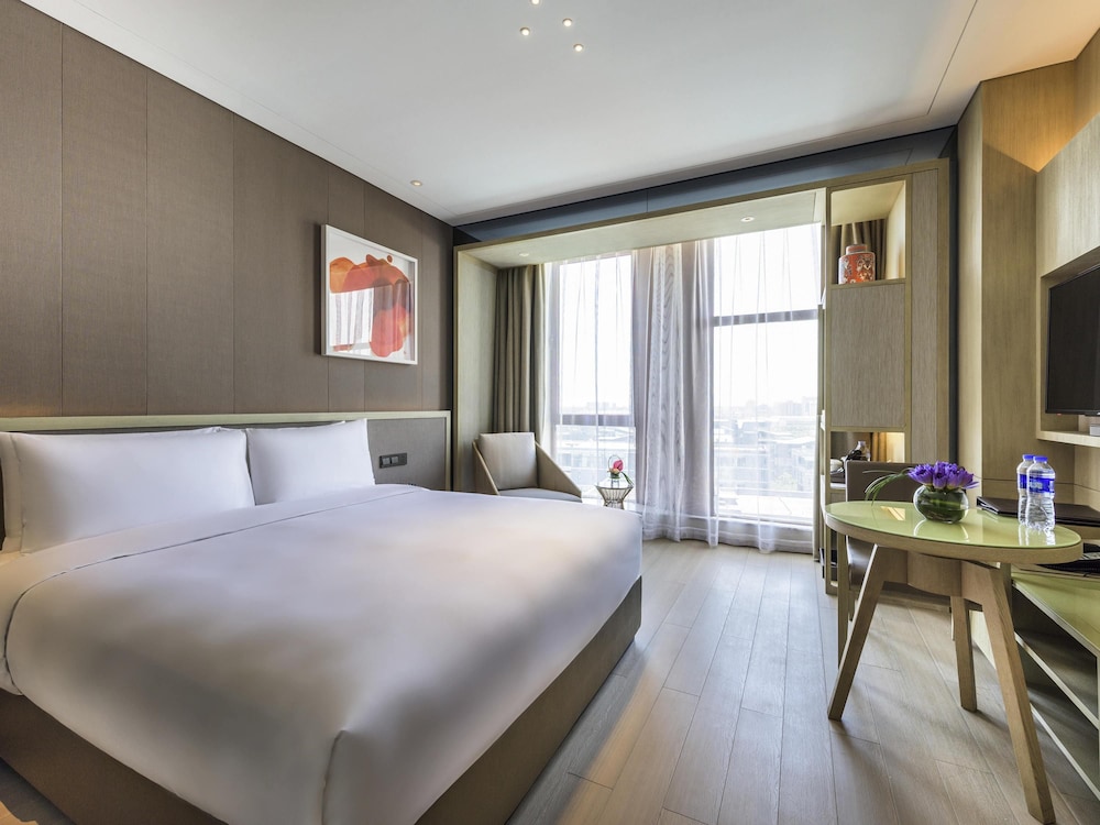 NOVOTEL SHANGHAI CLOVER 18/73